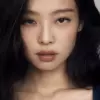 Дженни из BLACKPINK шокирует пользователей Сети своей тонкой талией и плоским прессом